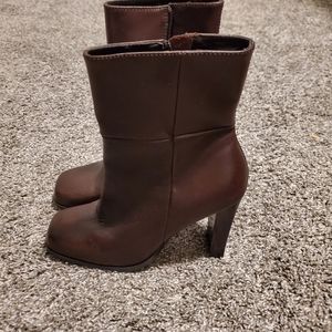 Brown boots size 8